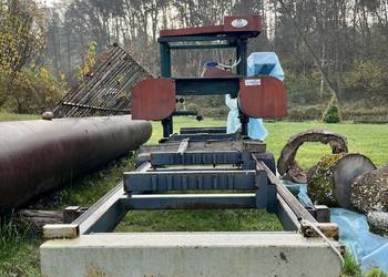 Trak taśmowy poziomy do cięcia drewna