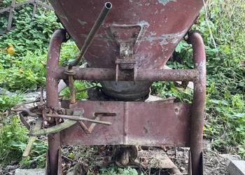 Rozsiewacz do nawozu na chodzie