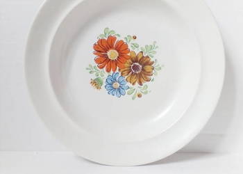biały talerz głęboki z kwiatowym wzorem Pruszków porcelit vintage PRL