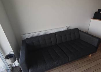 Sofa 3-osobowa marki LANDSKRONA w pokryciu Gunnared ciemnoszary/drewno