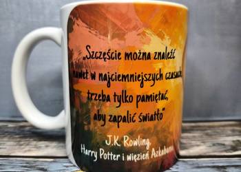Kubek z cytatem z filmu Harry Potter „Szczęście można znaleźć, nawet w..."
