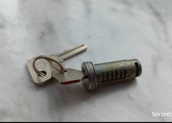 Bębenek zamka drzwi Fiat 126p FL Oryginalny FSM 018926