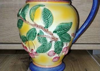 Ceramiczny dzbanek na kompot w wiśnie