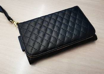 Czarny, pikowany pokrowiec/etui na telefon 7x12,5 cm