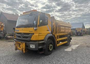 MERCEDES Axor 1824 4x2 2013 Piaskarka solarka econ Pług schmidt
