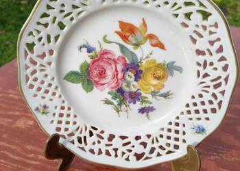 Dekoracyjny , ażurowy talerz porcelanowy z francuskiej pracowni Atelier de