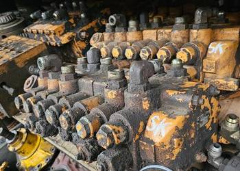 7-sekcyjny rozdzielacz hydrauliczny tylny Case 580SK