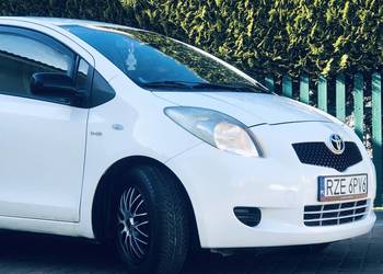 Toyota Yaris II / 1.4D-4D / 90KM / biały / akrylowy / MEGA Ekonomiczny !!