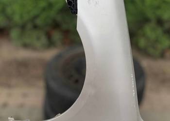 F677 LEXUS IS250 IS220 IS300 BŁOTNIK LEWY lakier Nieznany Czarna Opona