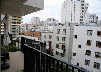 Siatka na balkon że stelażem Warszawa siatka z montażem na balkon dla kota