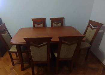 Stół rozkładany z krzesłami