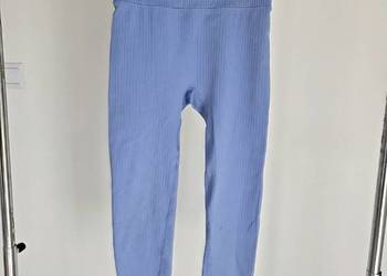 Jasnoniebieskie legginsy w prążki