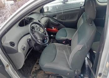 Toyota yaris 1 po lifcie 2005r uszkodzona