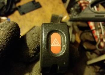 CORSA B 95R- WŁĄCZNIK ŚWIATEŁ AWARYJNYCH
