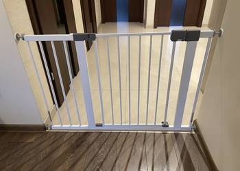 Bramka furtka zabezpieczająca dla dzieci i zwierząt