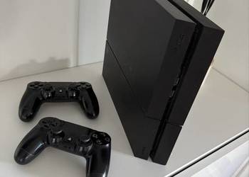Play Station 4  PS4 1 TB + 2 pady + 8 gier.