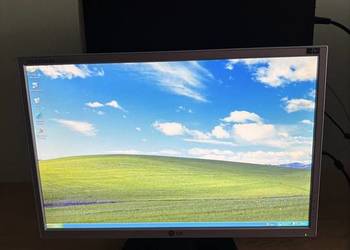 Retro komputer Windows XP Intel Core2 GeForce 9600 GT monitor LG 19”