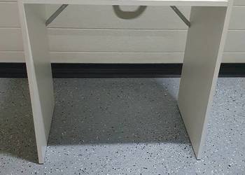 Małe białe biurko Torald z Ikea