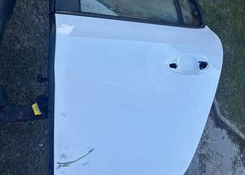 Uszkodzone lewe tylne drzwi Peugot 208 2020r