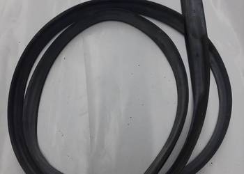 Opel Astra H Kombi prawa uszczelka drzwi na słupku górnym 24468573