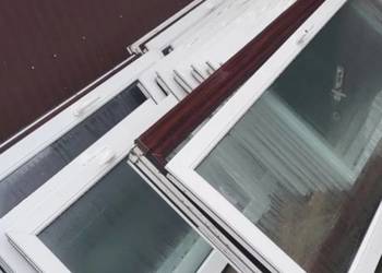 Okna PCV różne wymiary 25 sztuk - oscieznice w częściach