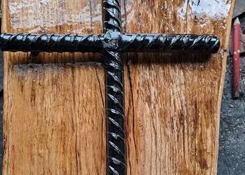 Krzyż na dębowej desce