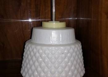 Lampa wisząca z białym szklanym kloszem PRL