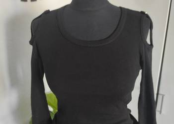 Bluzka z odkrytymi ramionami i rękawami