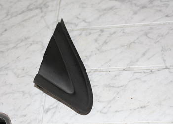 FIAT CROMA II 05-10 OSŁONA BŁOTNIKA TRÓJKĄT PRAWY 51742147