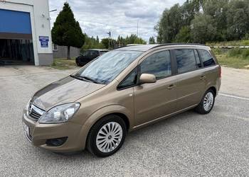 Opel Zafira 1.6 BENZYNA Zarejestrowany Ważne Opłaty Klimatyzacja Tempomat