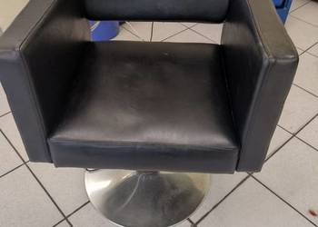 Wyposażenie salonu fryzjerskiego. Fotel fryzjerski. 3 letni