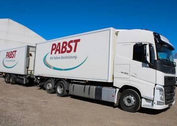 Chlodnia Zestaw z przyczepa  Volvo FH 560