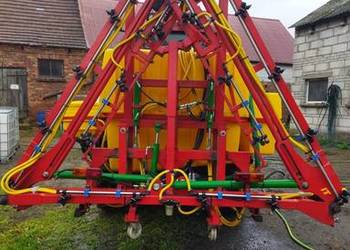 Sprzedam opryskiwacz moskit 15 m belka hydrauliczna