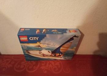 Lego city żaglówka 60438 pływa po wodzie