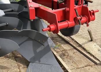 Pług zagonowy podwyższany DEMAROL 5-skibowy, na kamieniste pole