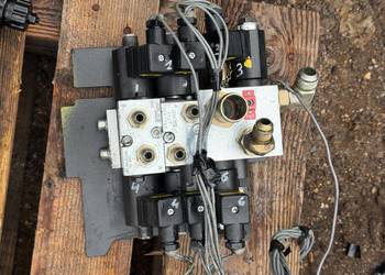 Rozdzielacz hydrauliczny trzysekcyjny HAWE SK 7650-HST-NA20-3-180