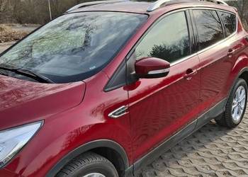Elegancki Ford Kuga z panoramiczny  dachem