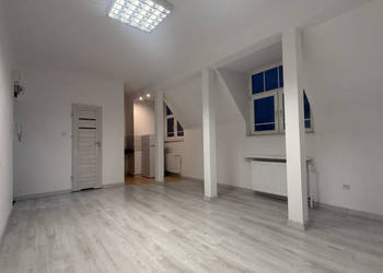 Warszawa w Stylowej kamienicy lokal ul. Patriotów, blisko PKP i S2/A2