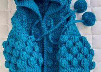 Sweterek dla niemowlaka, rękodzieło, bubbles, pompony, kaptur