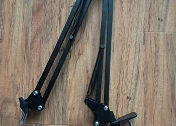 nowy biurkowy statyw do mikrofonu niestety brak elementu mocującego mikrofo