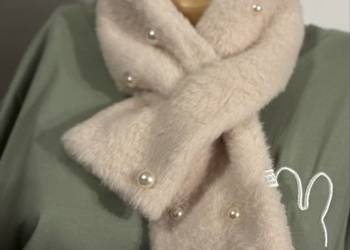 Miękki szalik / komin futrzany z perełkami – elegancki