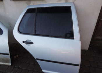 VOLKSWAGEN GOLF 4 5D DRZWI PRAWY TYŁ LB7Z