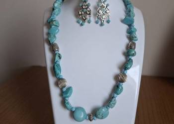 Zestaw - korale z naturalnego turkusu i kolczyki z niebieskimi kamieniami