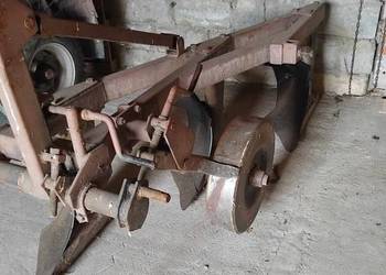 Sprzedam pług 3 skibowy tel 721 761 046