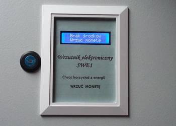 Energia elektryczna za pieniądze i monety zapłać i korzystaj