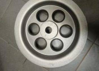 Koło żeliwne fi 400 mm do zgarniacza obornika Koło żeliwne fi 400 mm do zgarniacza obornika