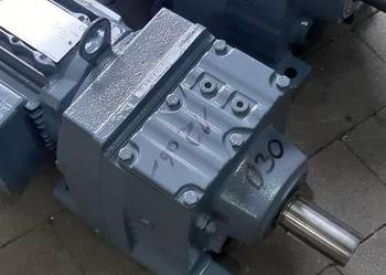 Motoreduktor 0,37 kW 12  obr