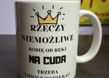 Kubek "Rzeczy niemożliwe robię od ręki, na cuda trzeba chwilę poczekać"