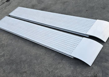 Najazdy aluminiowe frezowane 2000x340x40mm moc. na płetwę nośność 2,8 t.