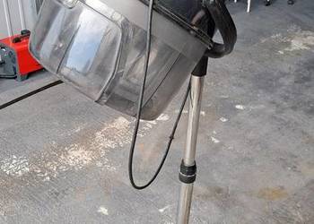 Profesjonalna suszarka do włosów.  Suszarka stacjonarna